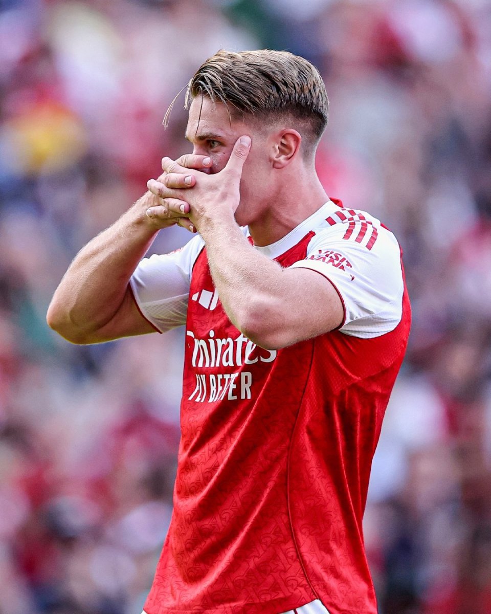 从里尔签下, Here