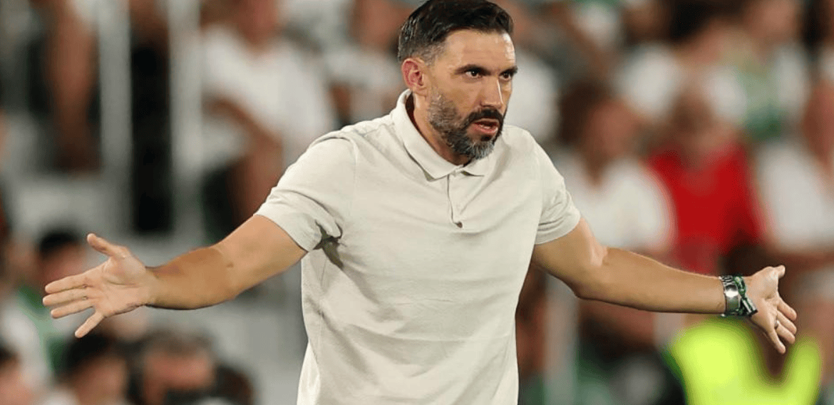 并认为在贝, 埃尔切主帅, 扬了拉法 并认为在贝, 埃尔切主帅, 扬了拉法