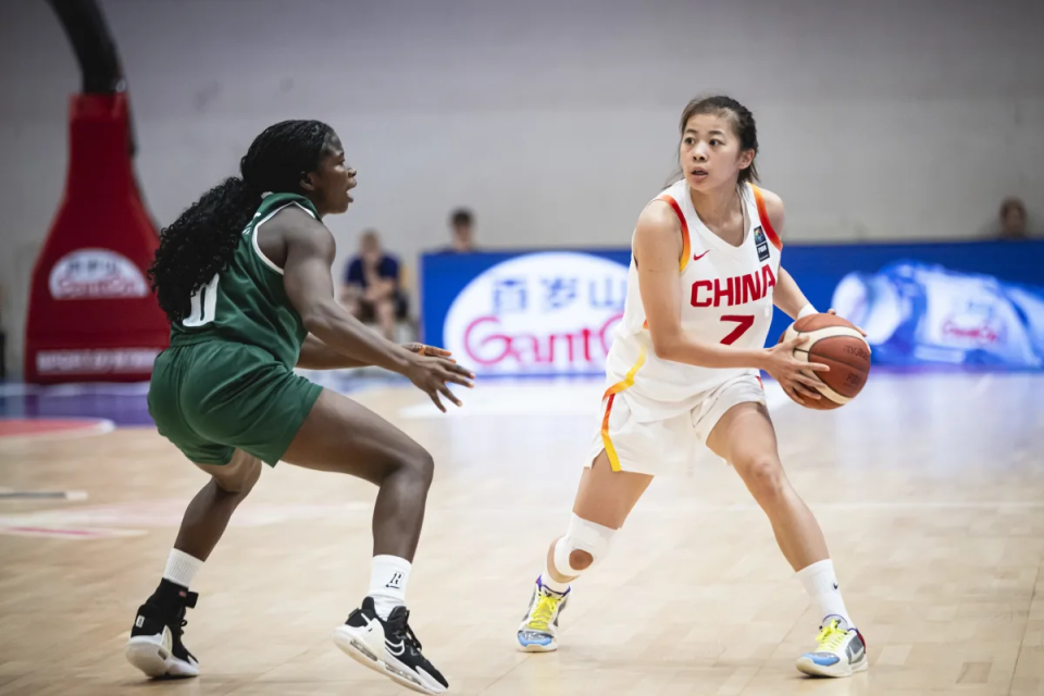 在排位赛最, 女篮世青赛