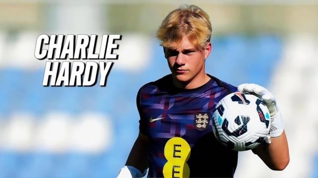 前曼联青年, 了布里斯托, 超国际杯比 前曼联青年, 了布里斯托, 超国际杯比