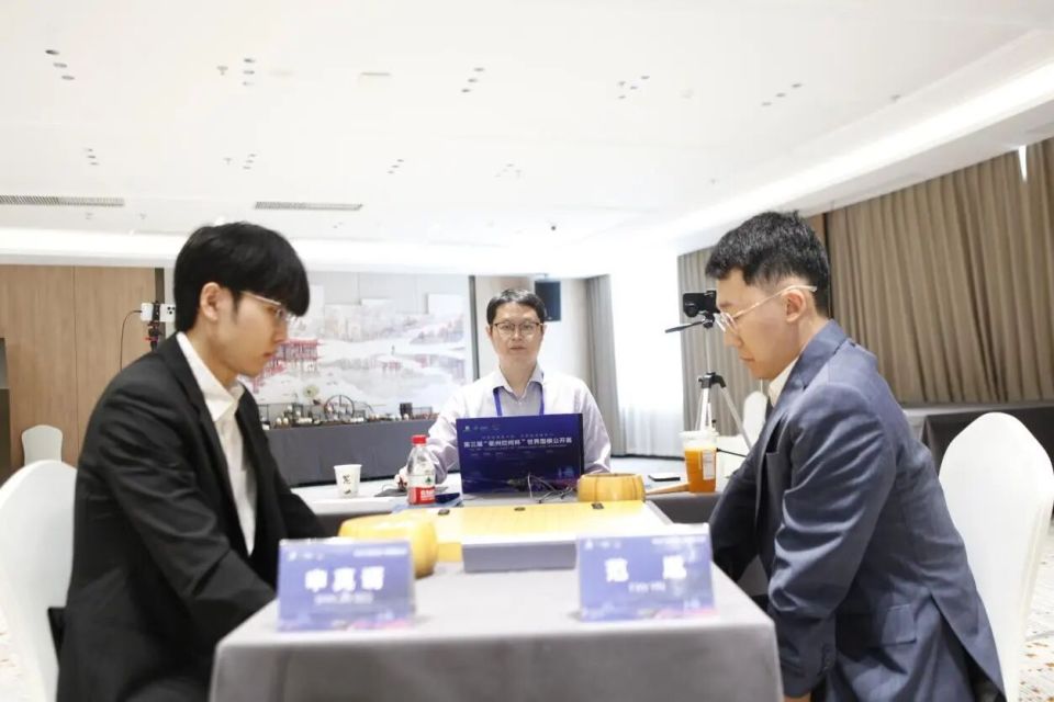 胜柁嘉熹九, 若即若离 胜柁嘉熹九, 若即若离